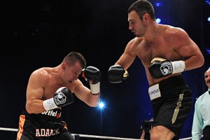 ビタリ・クリチコVSトーマス・アダメク