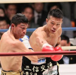 伝説の左フックをみた。