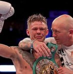 チャップリンにベルトは似合わない/チャーリー・エドワーズVSアンヘル・モレノ